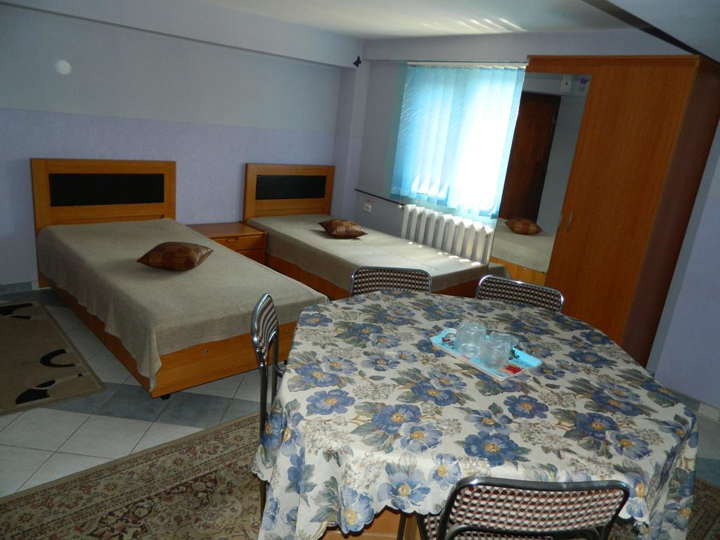 Pensiunea Cora Pitesti Exterior photo